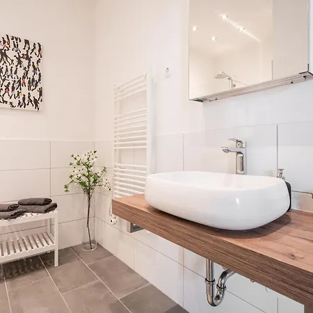 Spacious Elegance - 75 Sqm - Ac