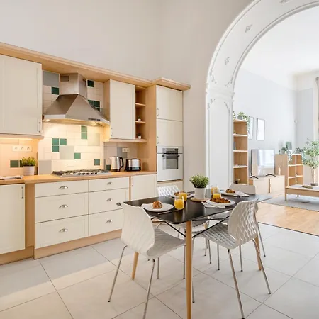 Spacious Elegance - 75 Sqm - Ac