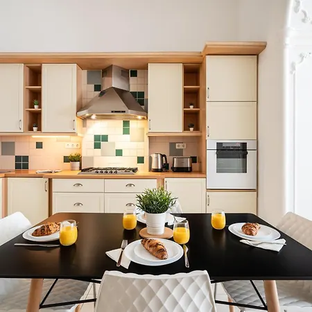 Spacious Elegance - 75 Sqm - Ac 아파트