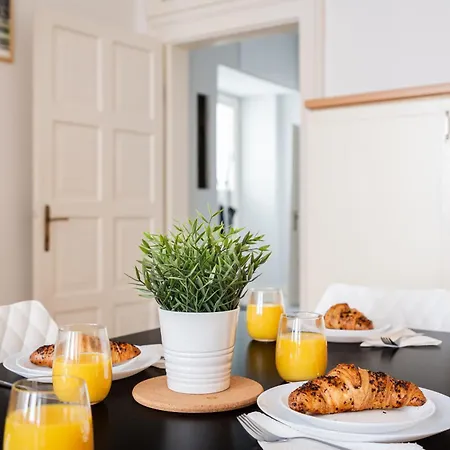 Spacious Elegance - 75 Sqm - Ac 아파트